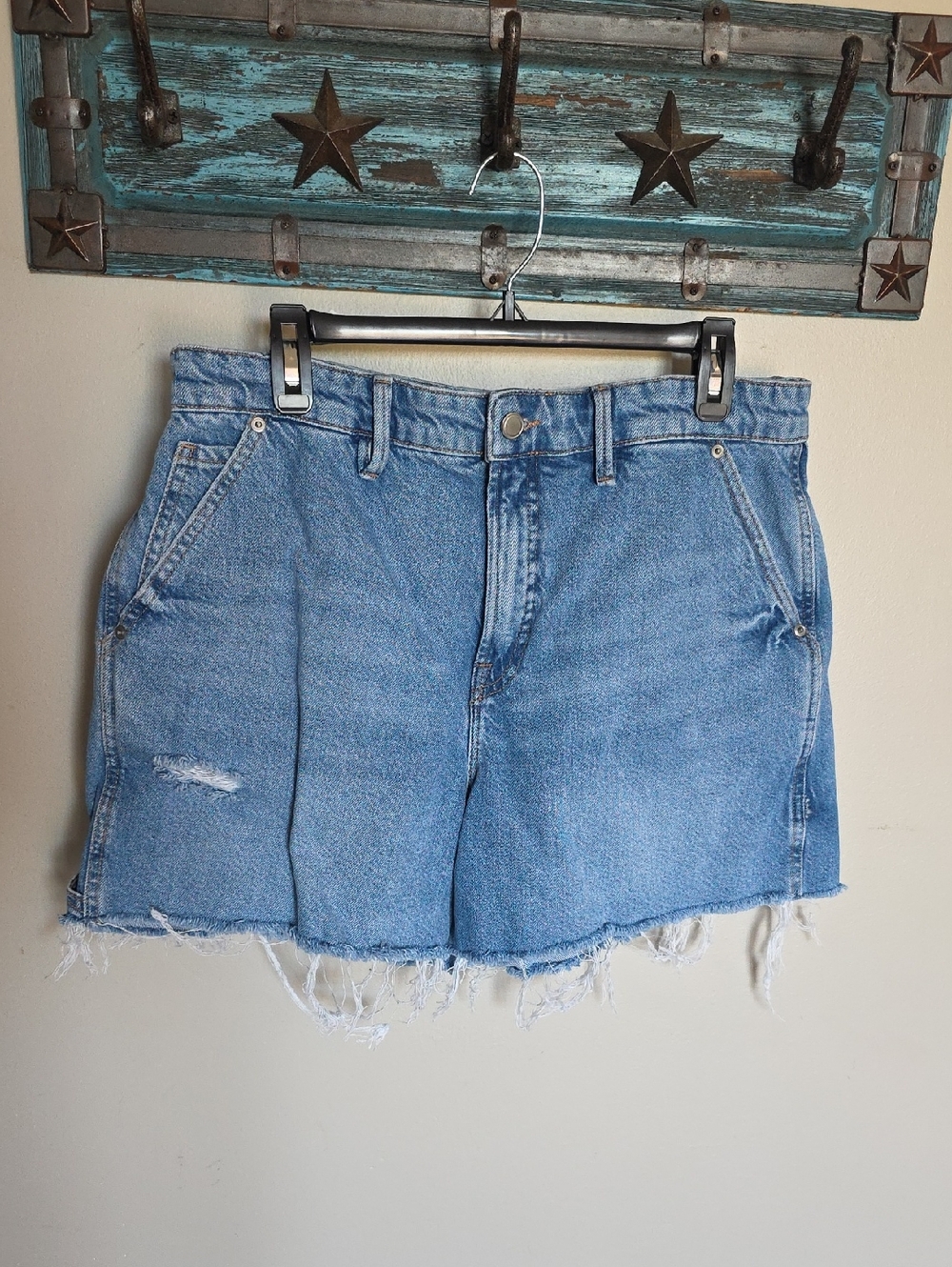 Good American Light Blue Distressed Denim Cutoff Shorts Size 10/30